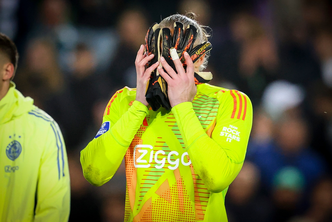 Remko Pasveer vecht tegen de lok: kampioen worden als speller, de een pijnlijk afscheid? | Ảnh | AD.nl