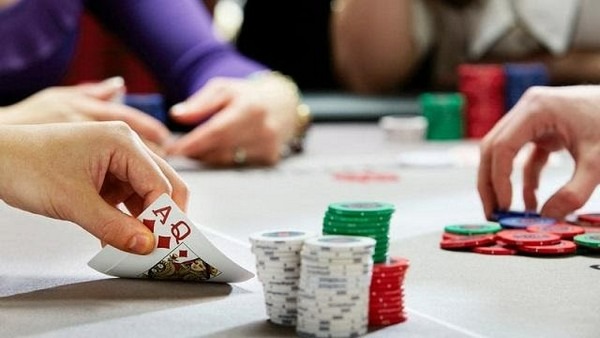 Preflop là gì? Cùng tìm hiểu về PReflop trong Poker