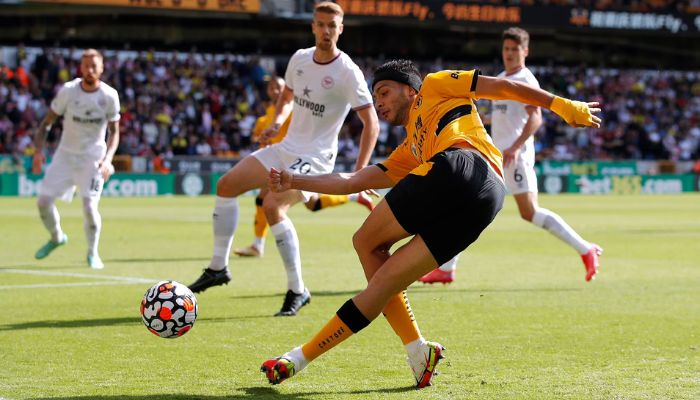 Bài tập giữ thăng bằng một chân hỗ trợ Rabona